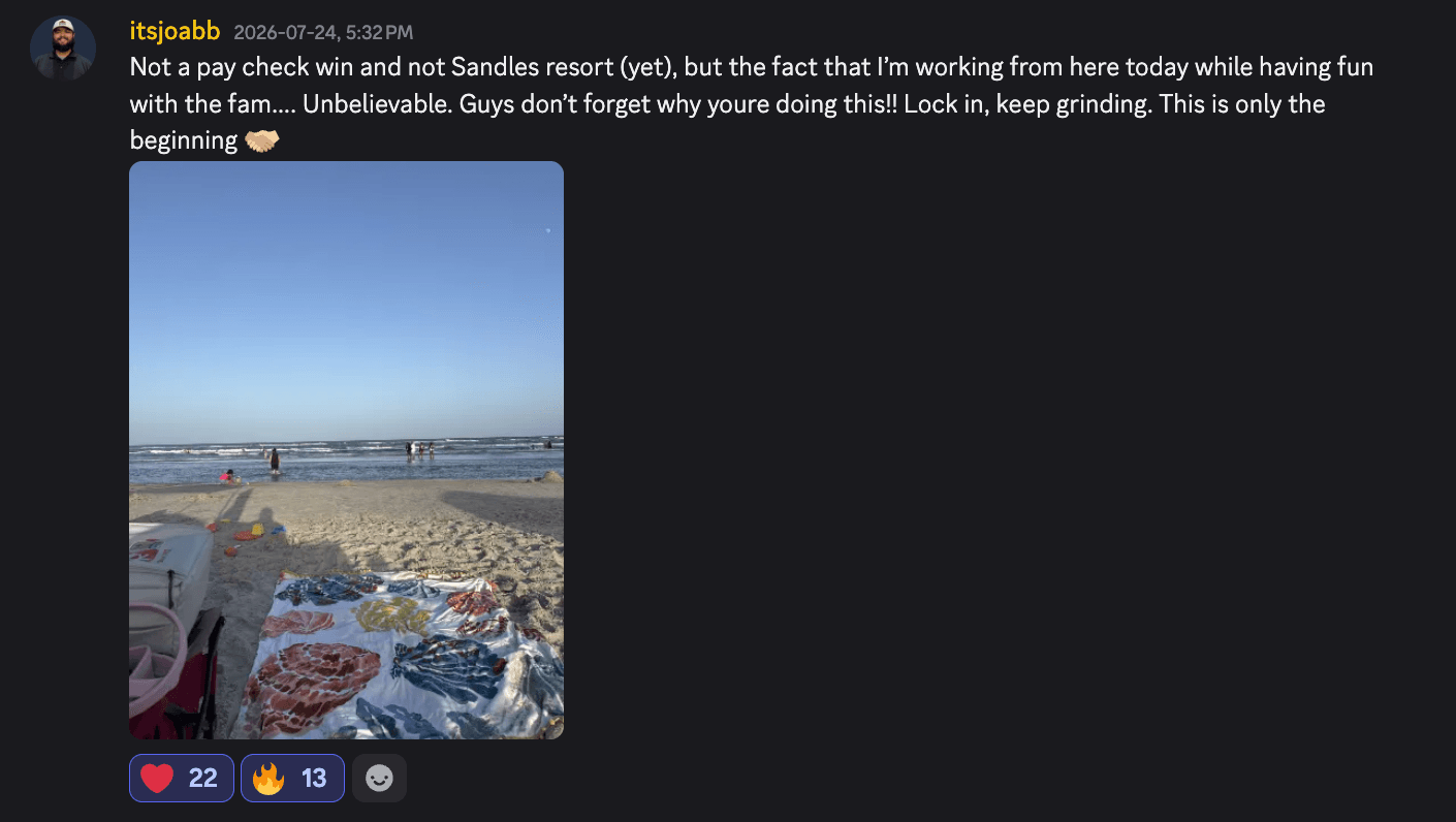 Discord message from itsjoabb with a photo attached